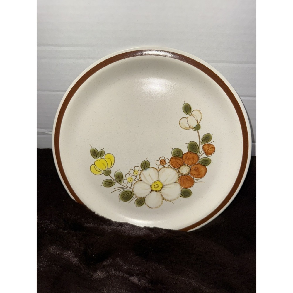 Woodhaven Collection Sunnybrook Cream Stoneware 10 5/8" Plate